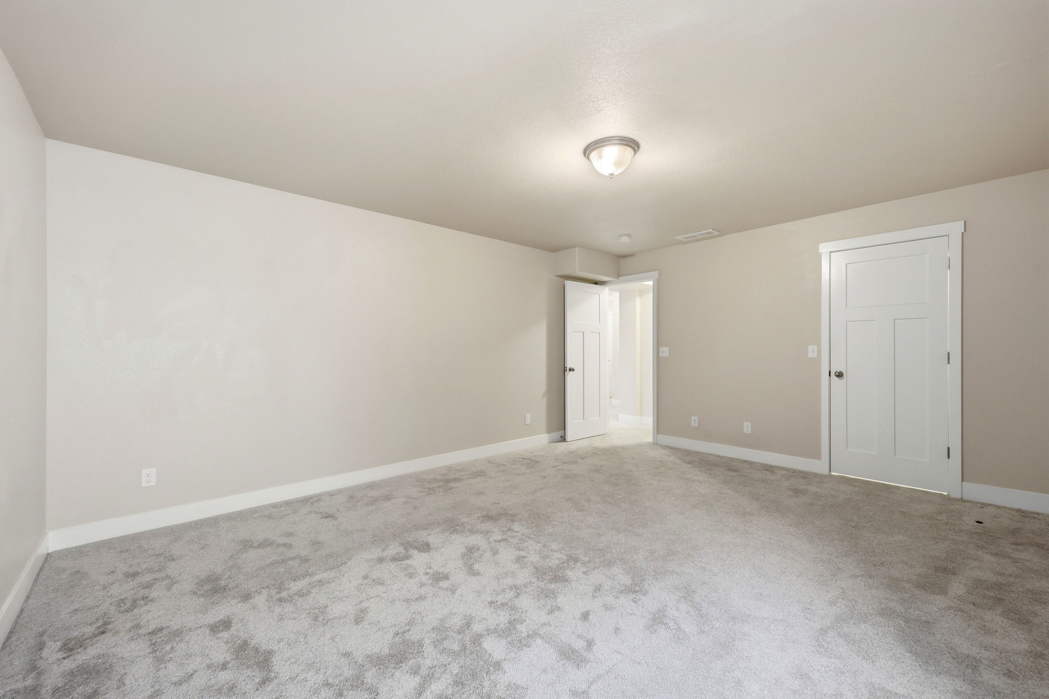252A0573