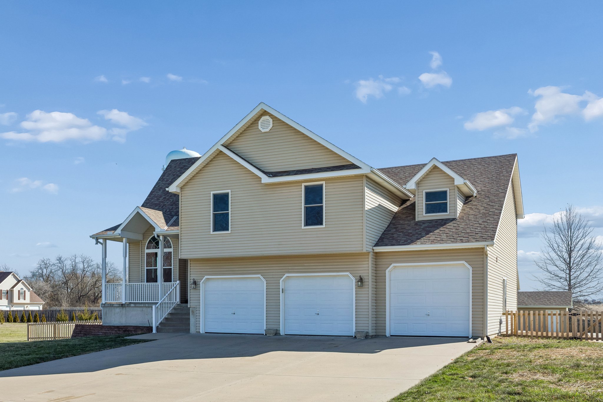 8283 - 7385 Karen Rd_002.jpg