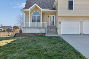 8283 - 7385 Karen Rd_003.jpg