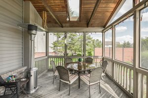 Screened-in Porch