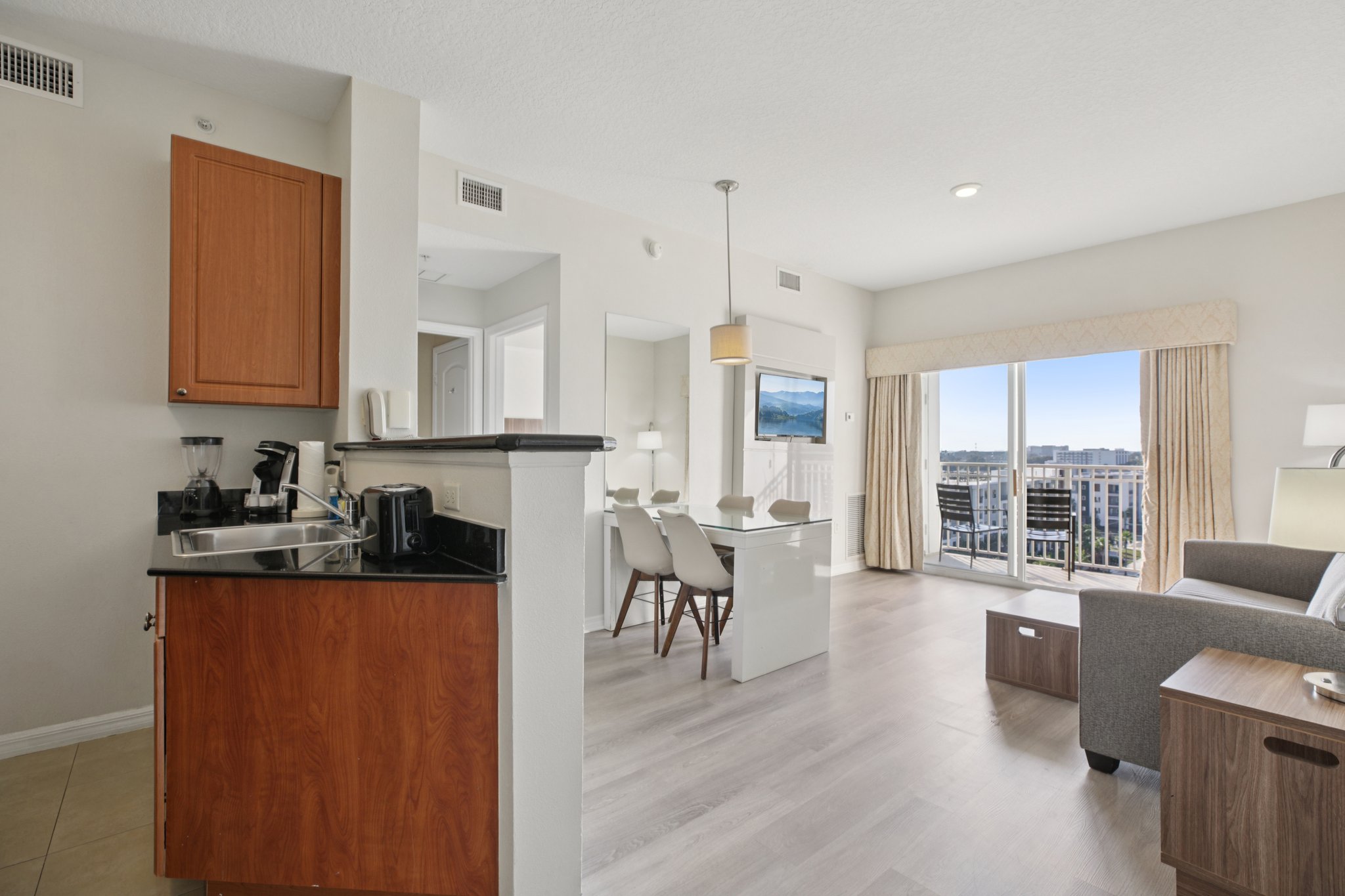 Universal Blvd 905-S2411-002.jpg