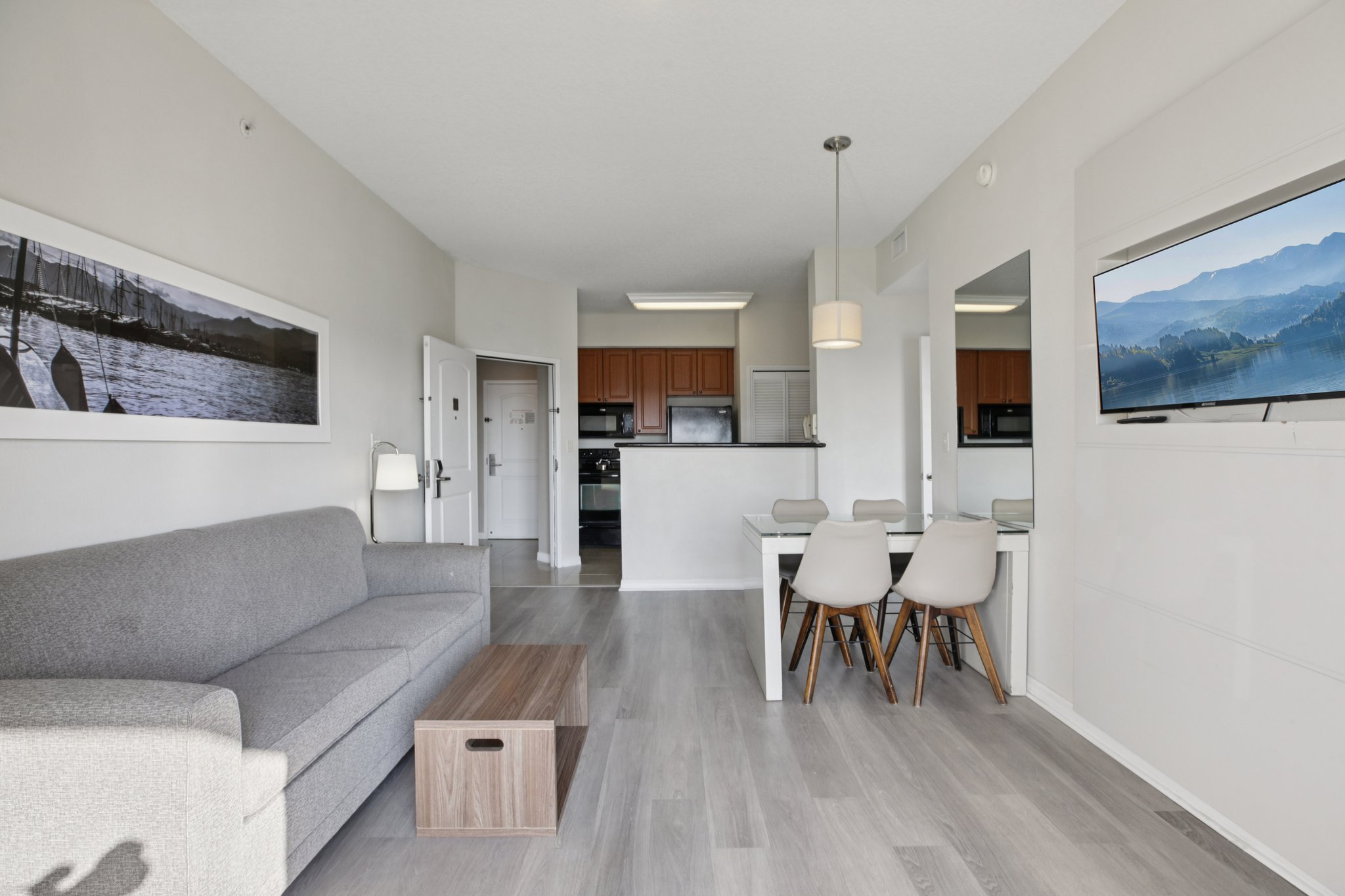 Universal Blvd 905-S2411-009.jpg