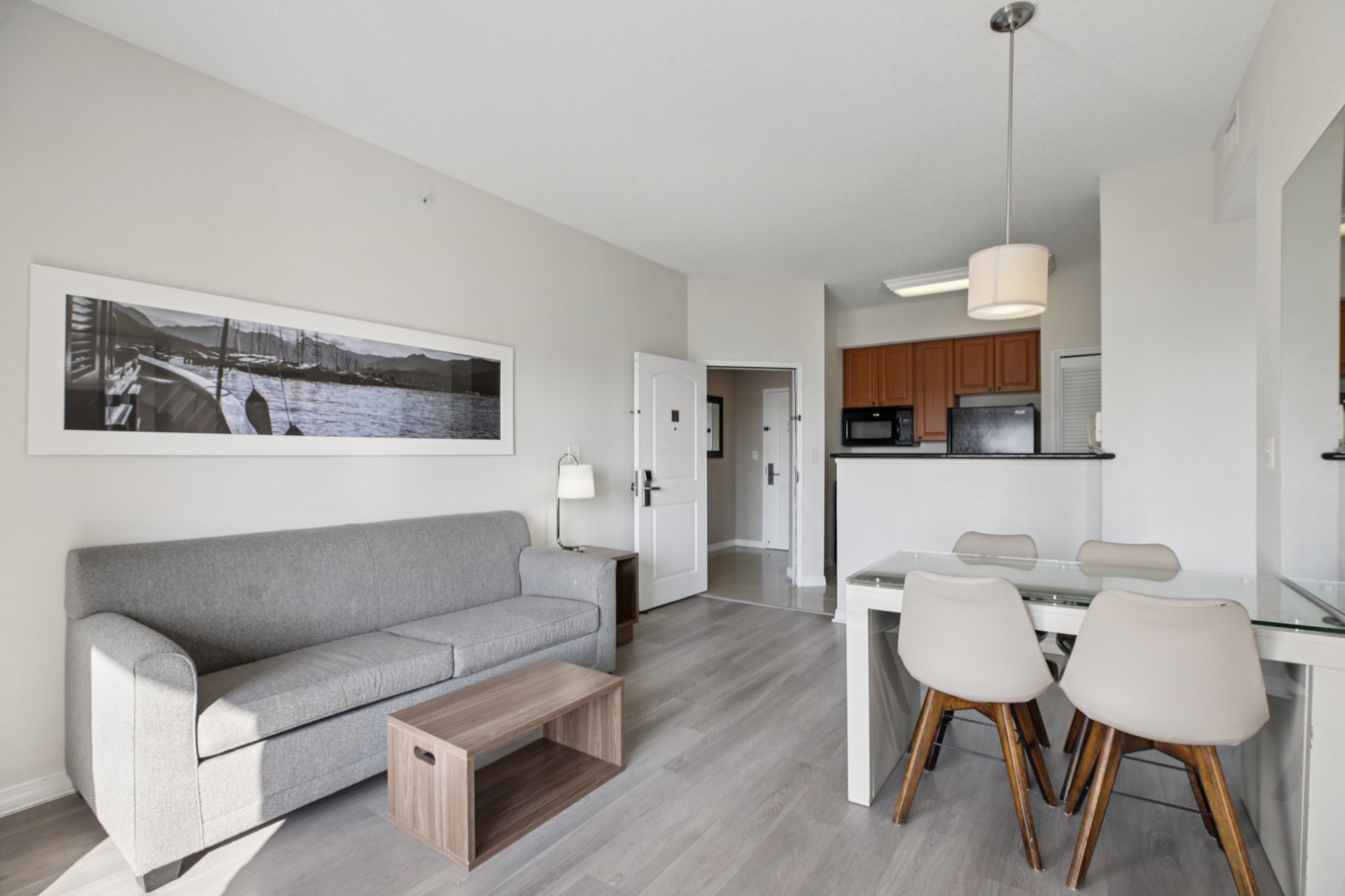 Universal Blvd 905-S2411-010.jpg