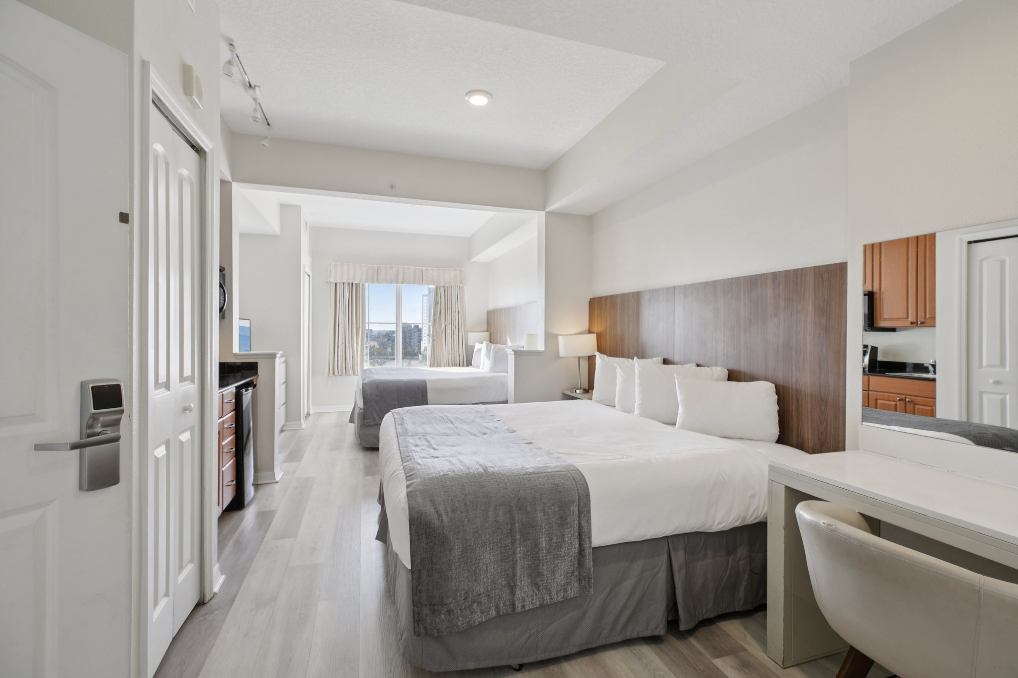 Universal Blvd 905-S2411-022.jpg