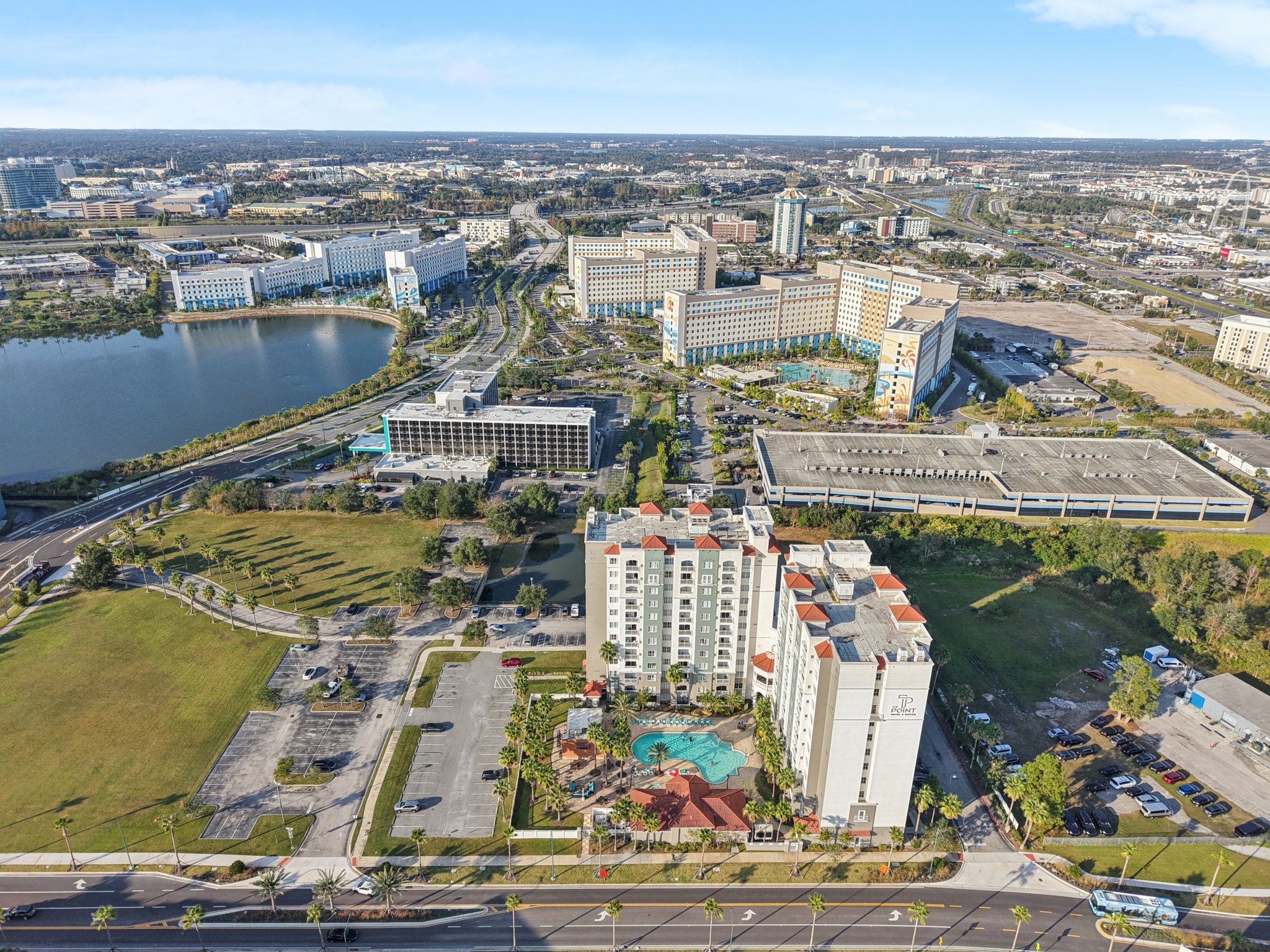 Universal Blvd 905-S2411-034.jpg