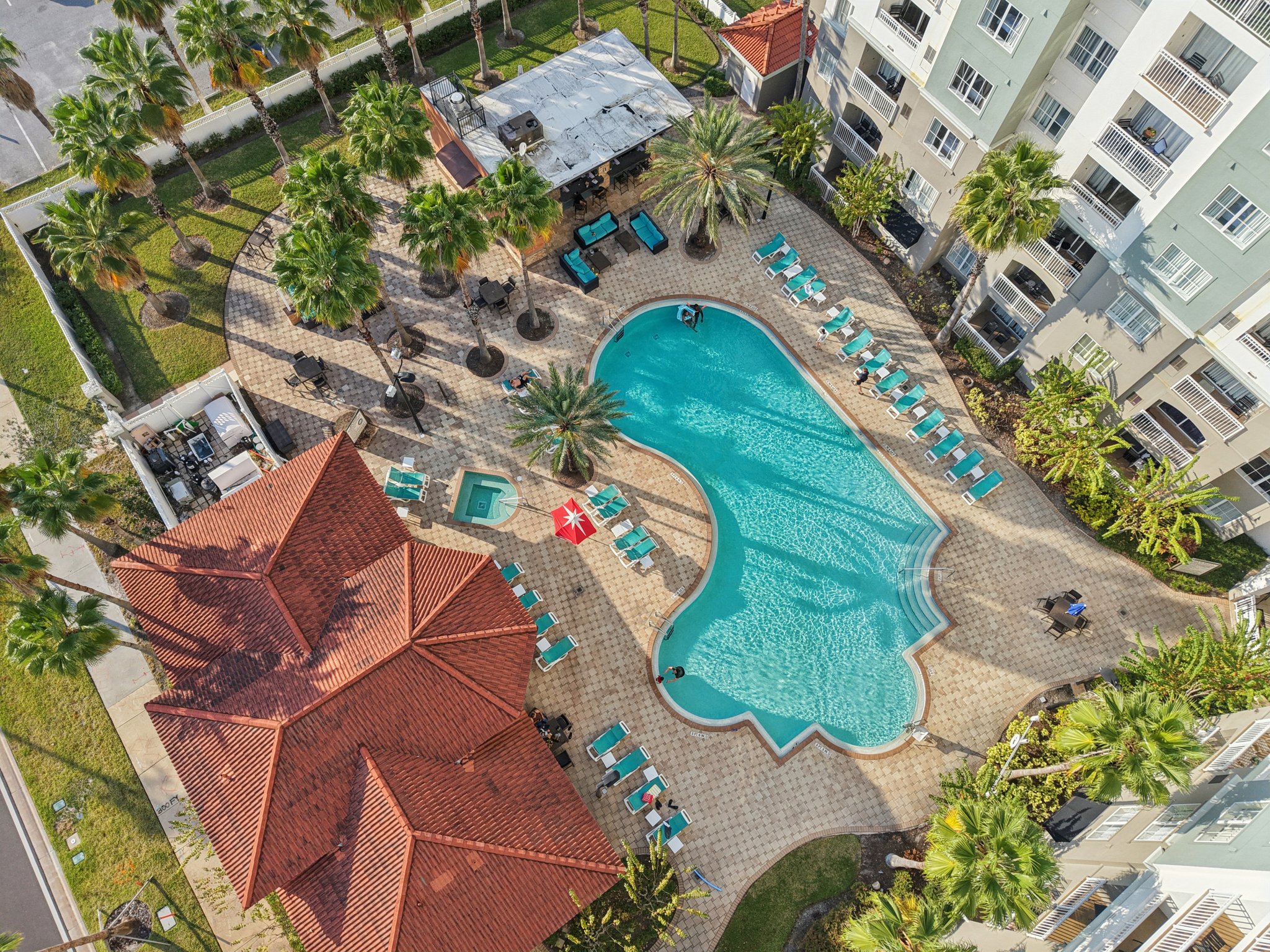 Universal Blvd 905-S2411-039.jpg