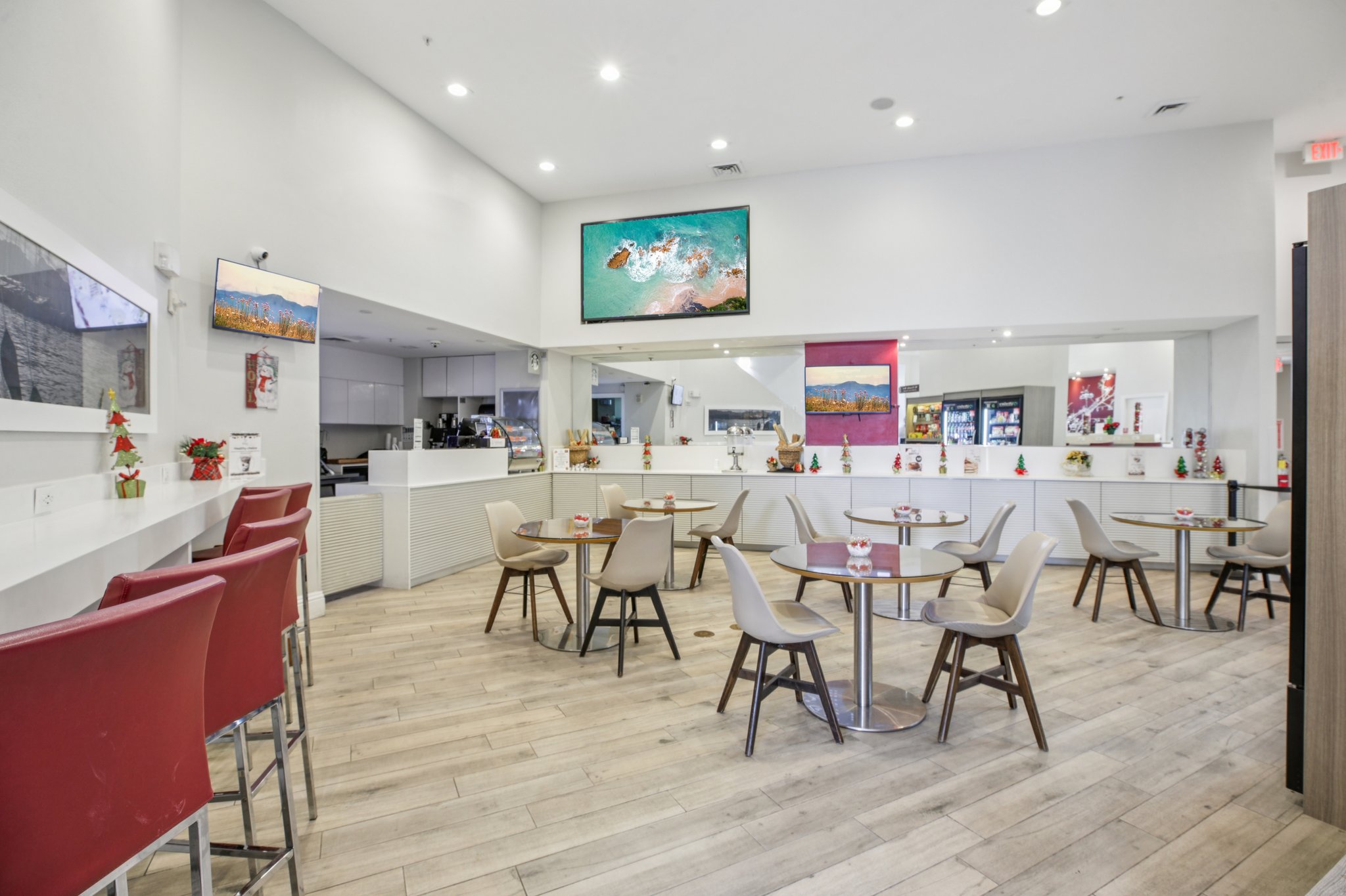 Universal Blvd 905-2411-901.jpg