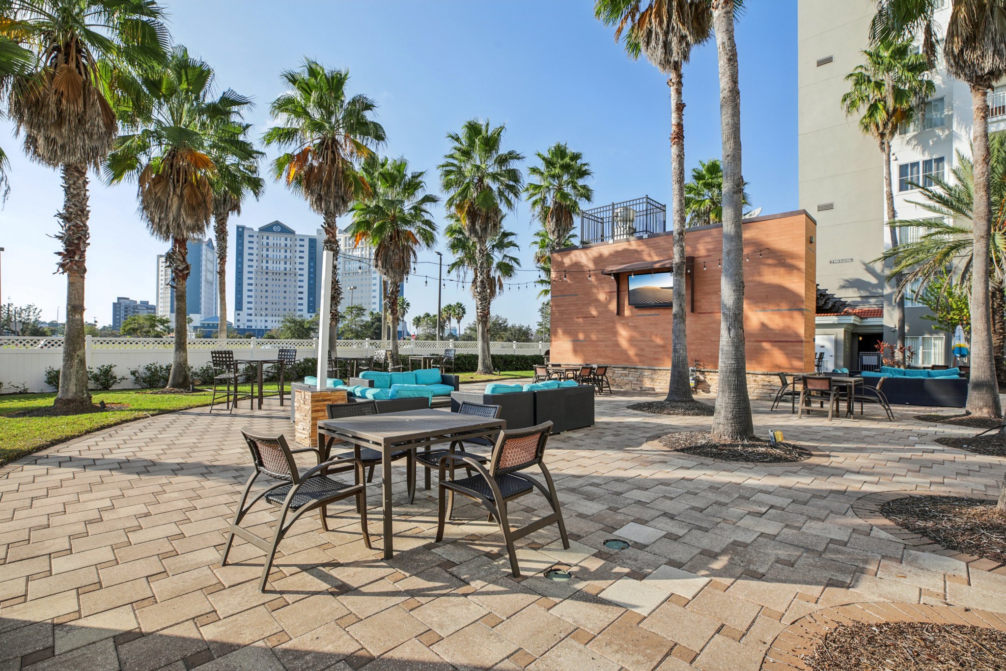 Universal Blvd 905-2411-904.jpg