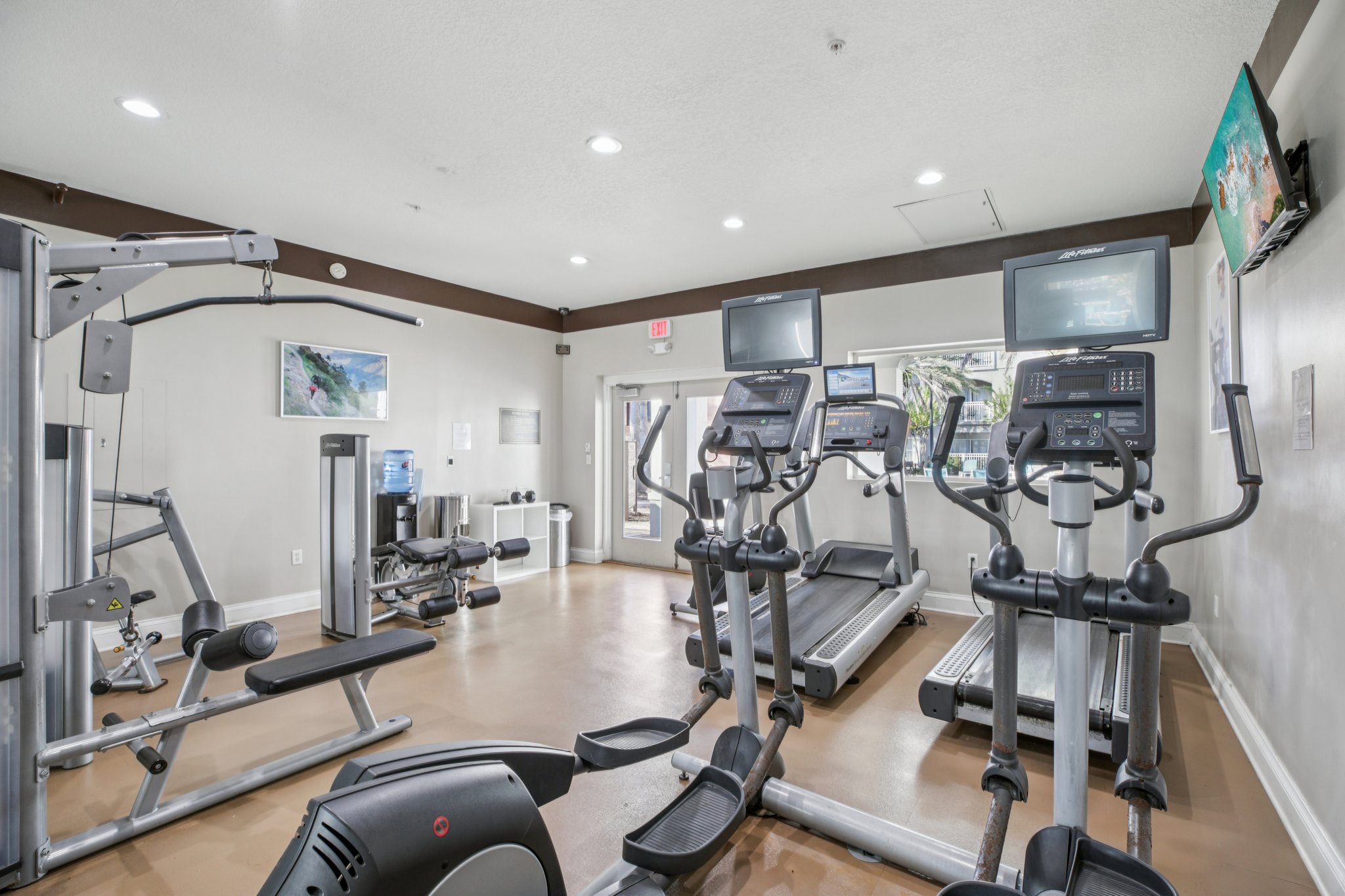 Universal Blvd 905-2411-907.jpg