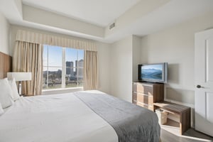 Universal Blvd 905-S2411-016.jpg