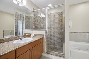 Universal Blvd 905-S2411-018.jpg