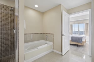 Universal Blvd 905-S2411-019.jpg