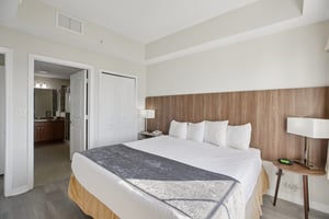 Universal Blvd 905-S2411-020.jpg