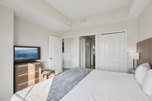 Universal Blvd 905-S2411-021.jpg