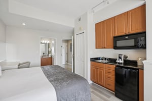 Universal Blvd 905-S2411-023.jpg