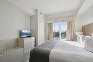 Universal Blvd 905-S2411-024.jpg