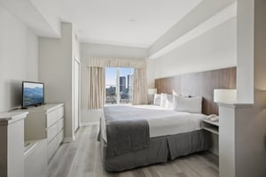 Universal Blvd 905-S2411-027.jpg