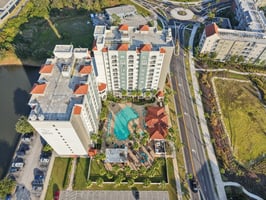 Universal Blvd 905-S2411-037.jpg