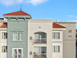 Universal Blvd 905-S2411-038.jpg