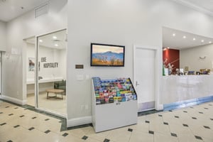 Universal Blvd 905-2411-902.jpg