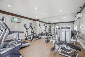 Universal Blvd 905-2411-906.jpg