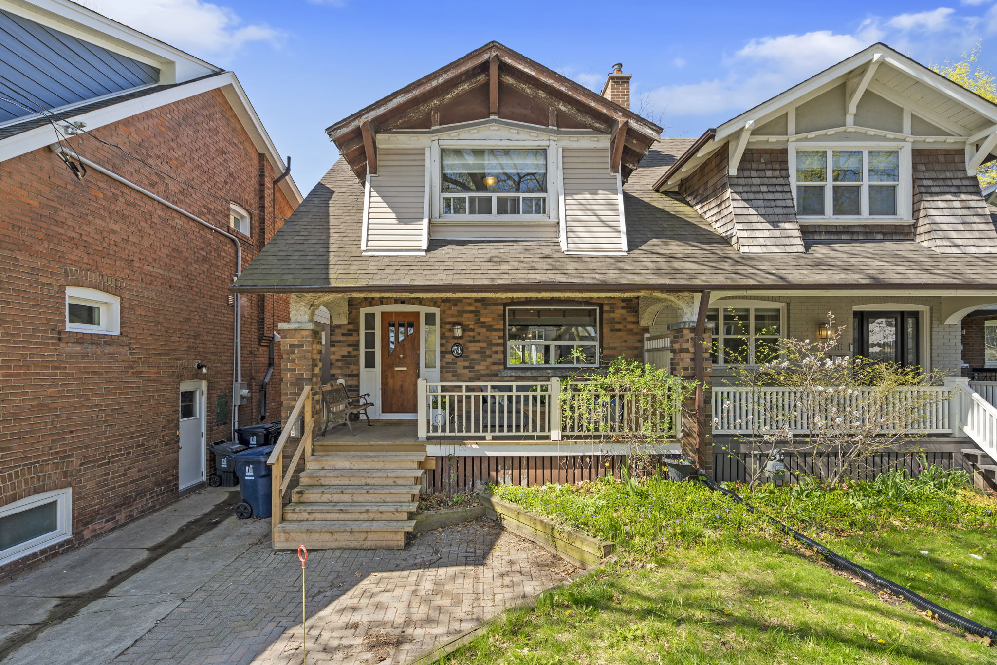 74 Cairns Ave Toronto, ON M4L 1X5