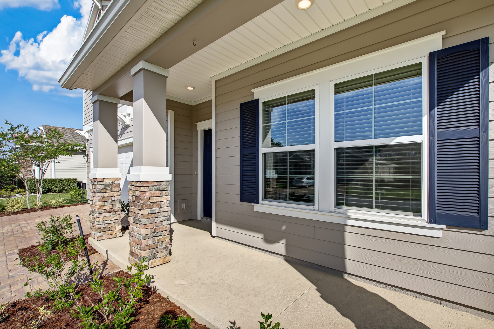 Front Porch/Entrance