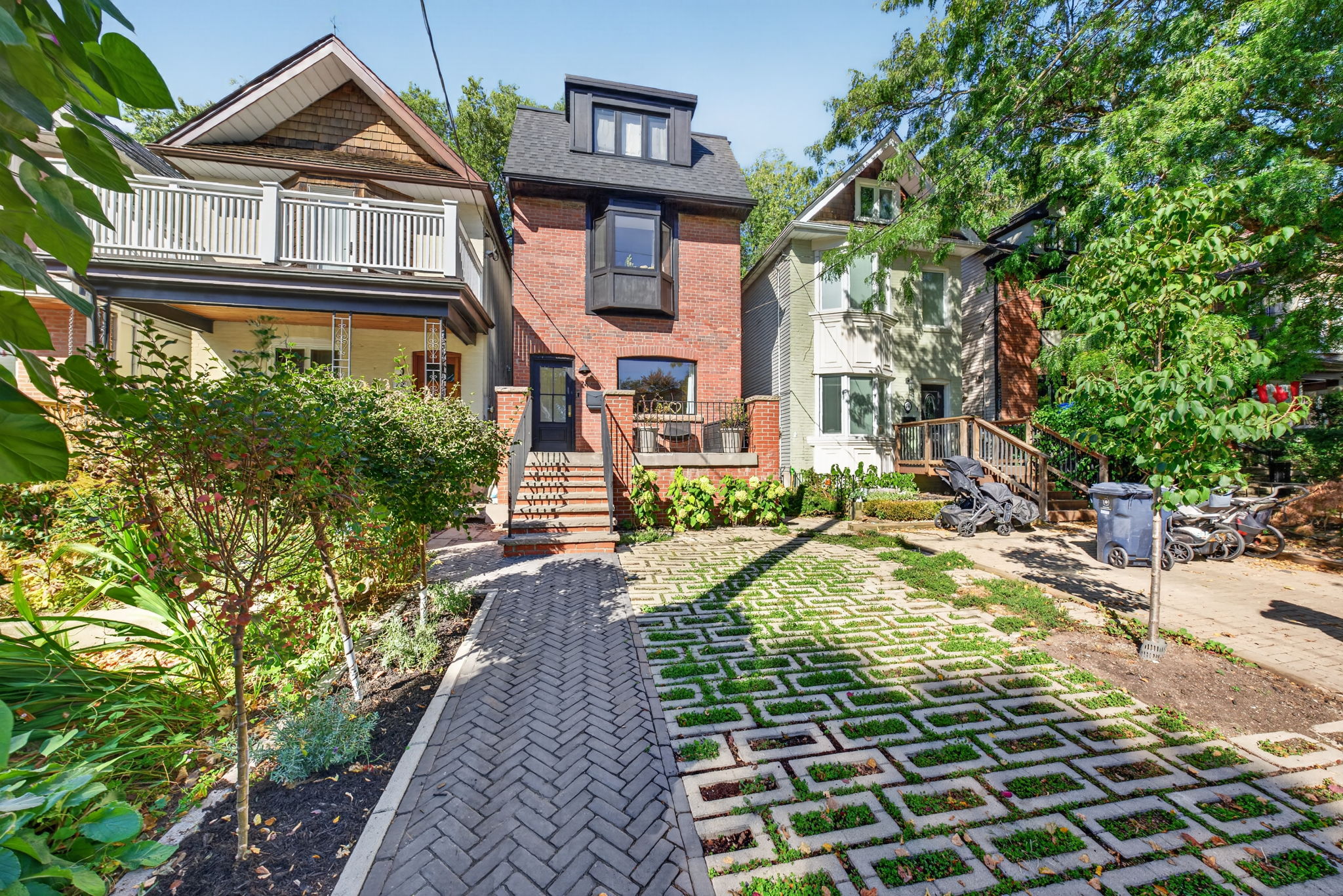 74 Strathcona Ave Toronto, ON M4J 1G8