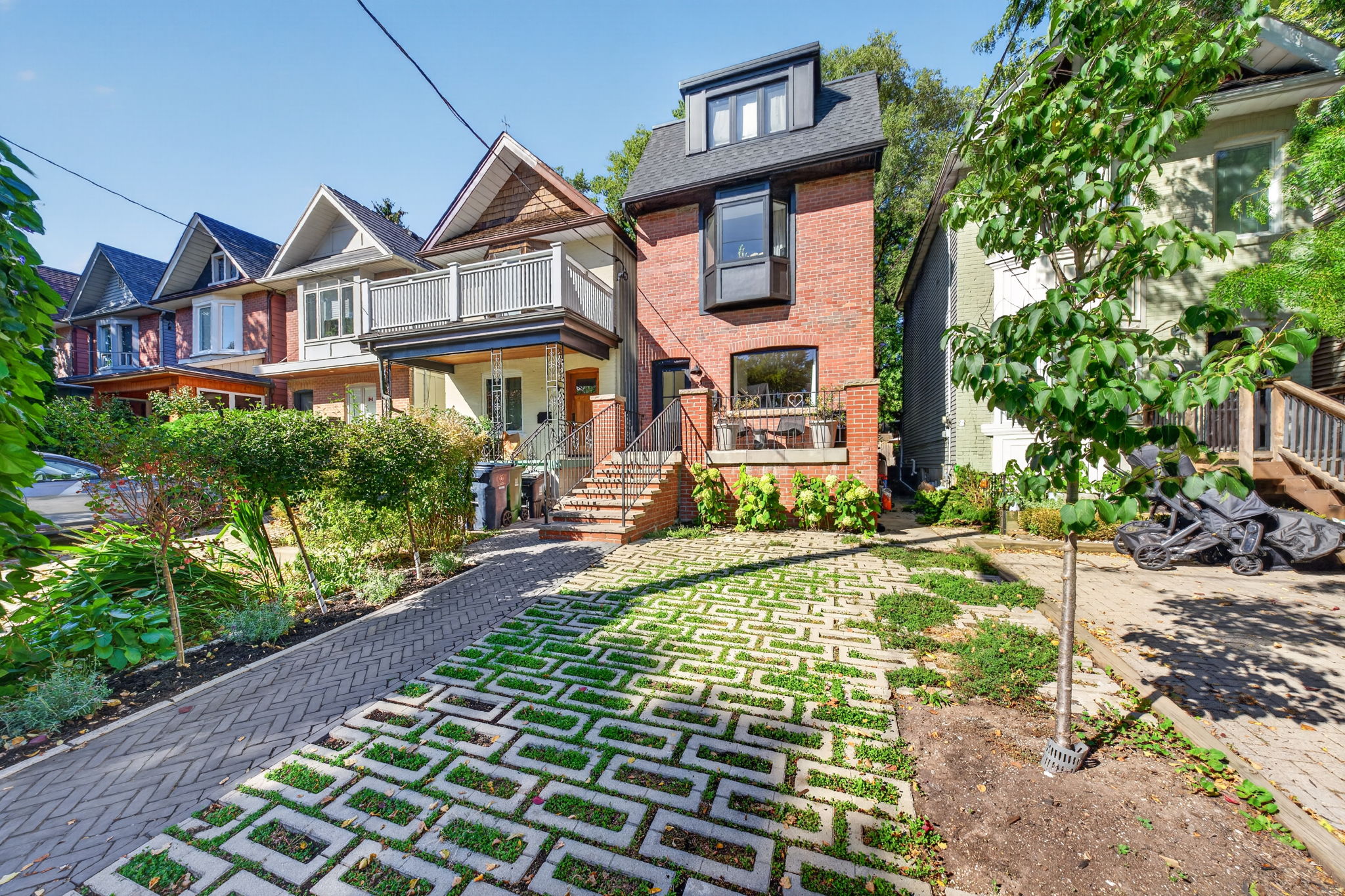 74 Strathcona Ave Toronto, ON M4J 1G8
