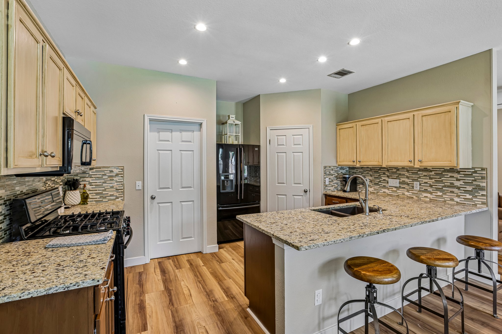 Peabody Dr-S2506-018.jpg
