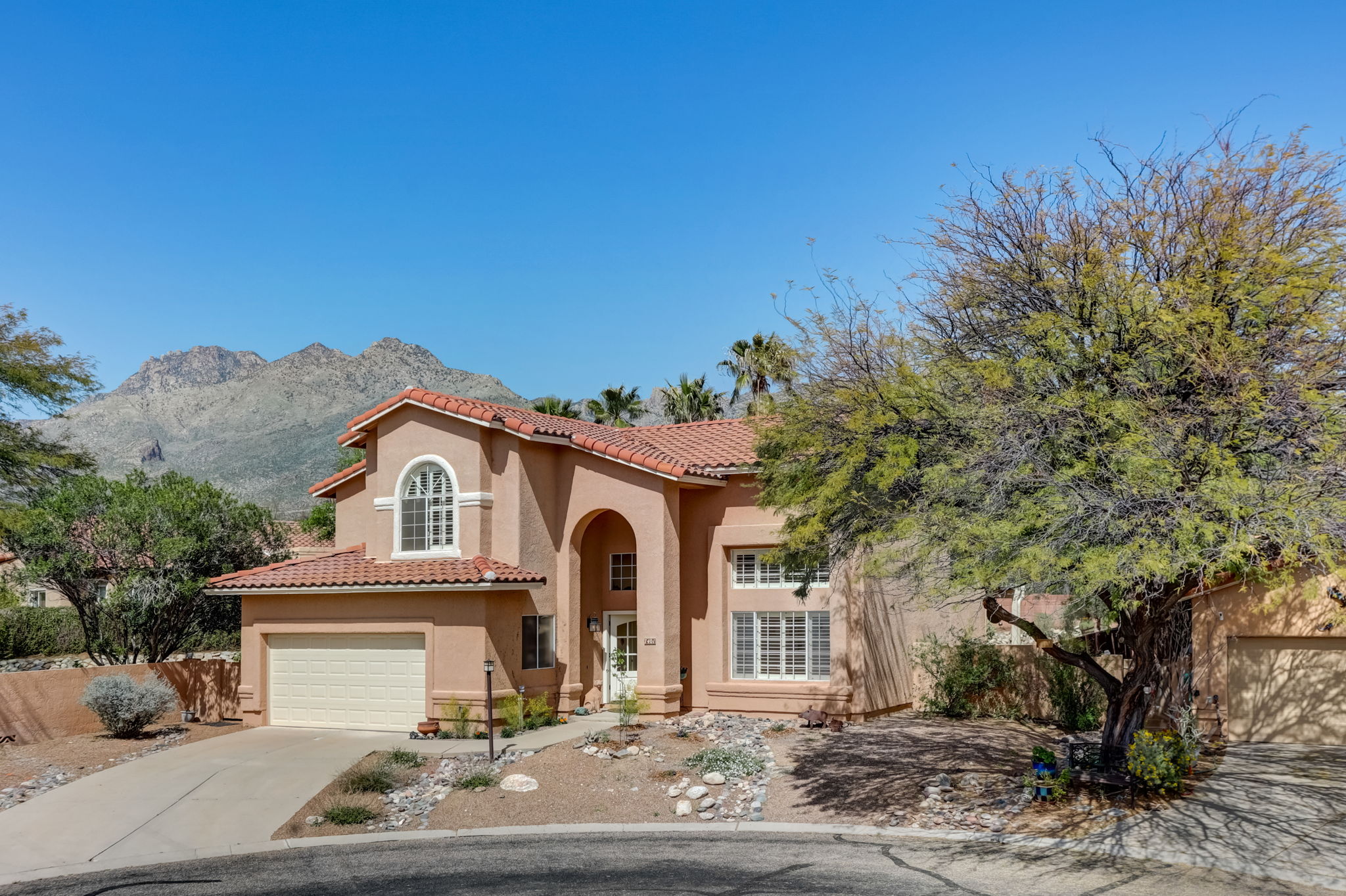Front with views of Catalina Mountains