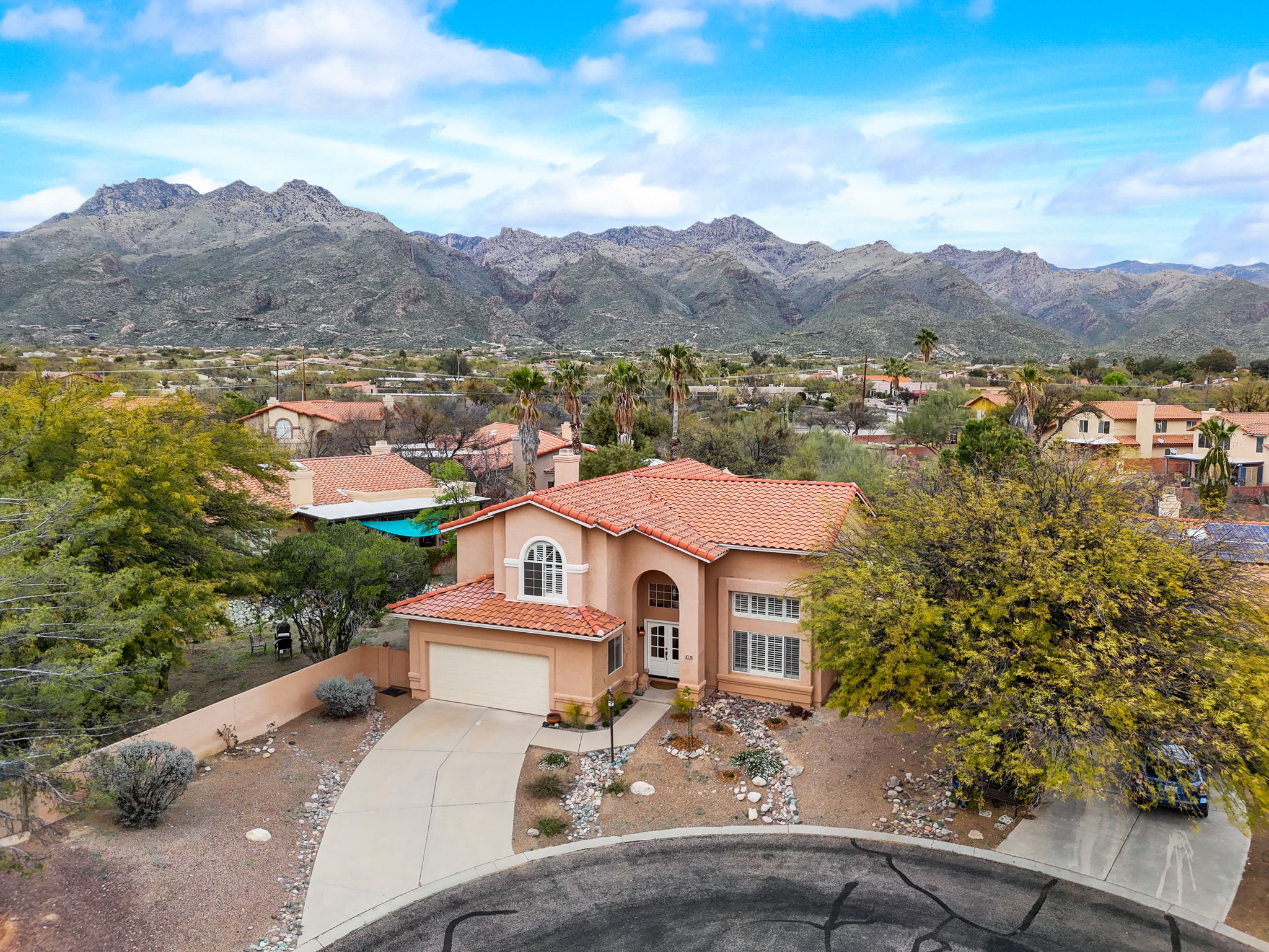 Drone view including extra-large fenced side yard.