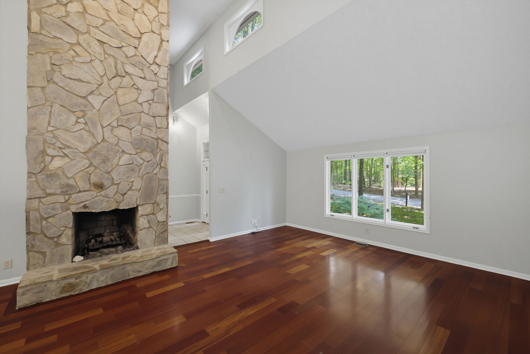 7404 Phelps Ct-4
