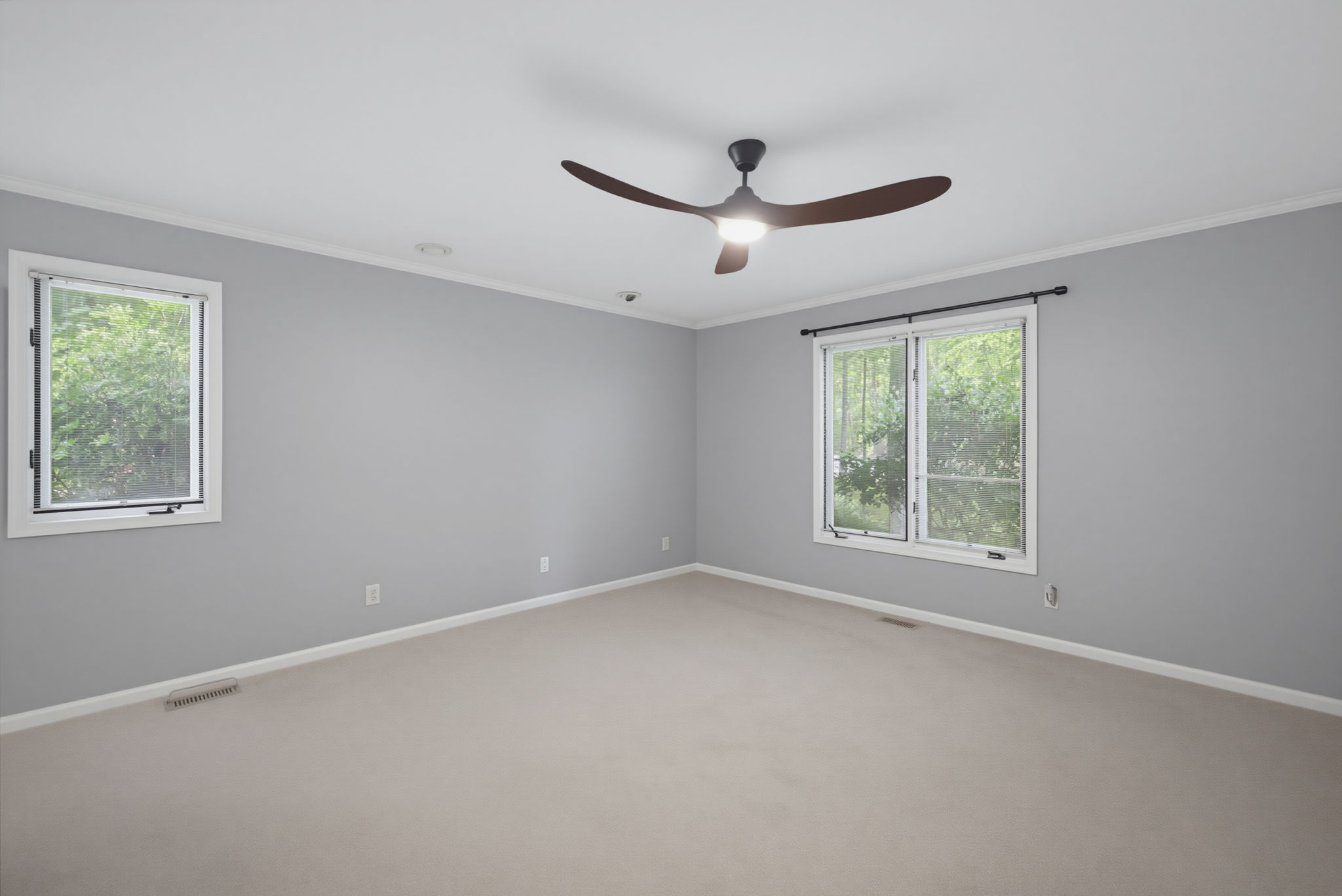 7404 Phelps Ct-12