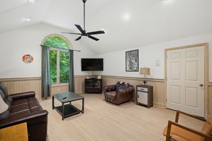 7404 Phelps Ct-24