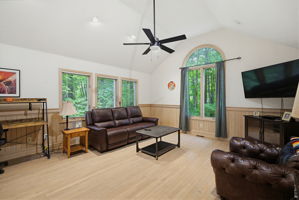 7404 Phelps Ct-25