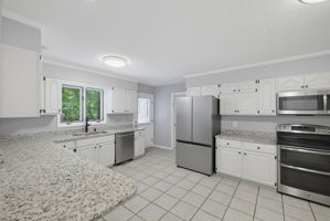 7404 Phelps Ct-8