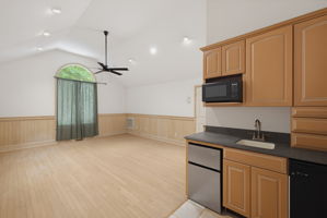 7404 Phelps Ct-22