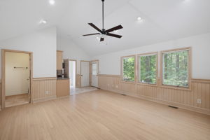 7404 Phelps Ct-24