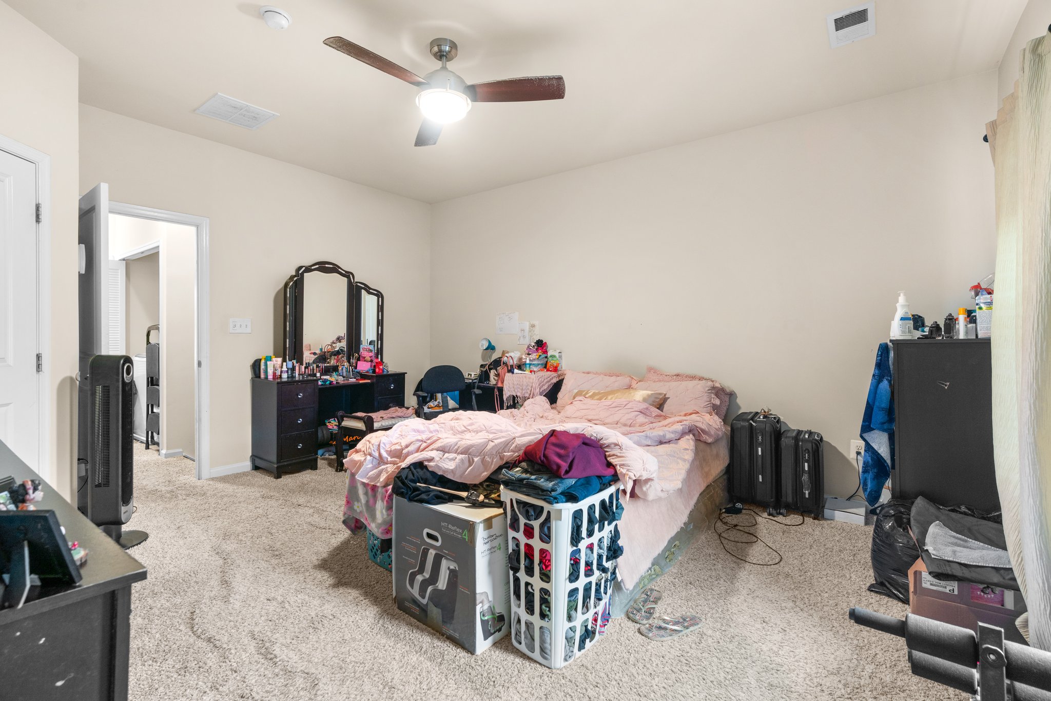 25. Upper bedroom.jpg