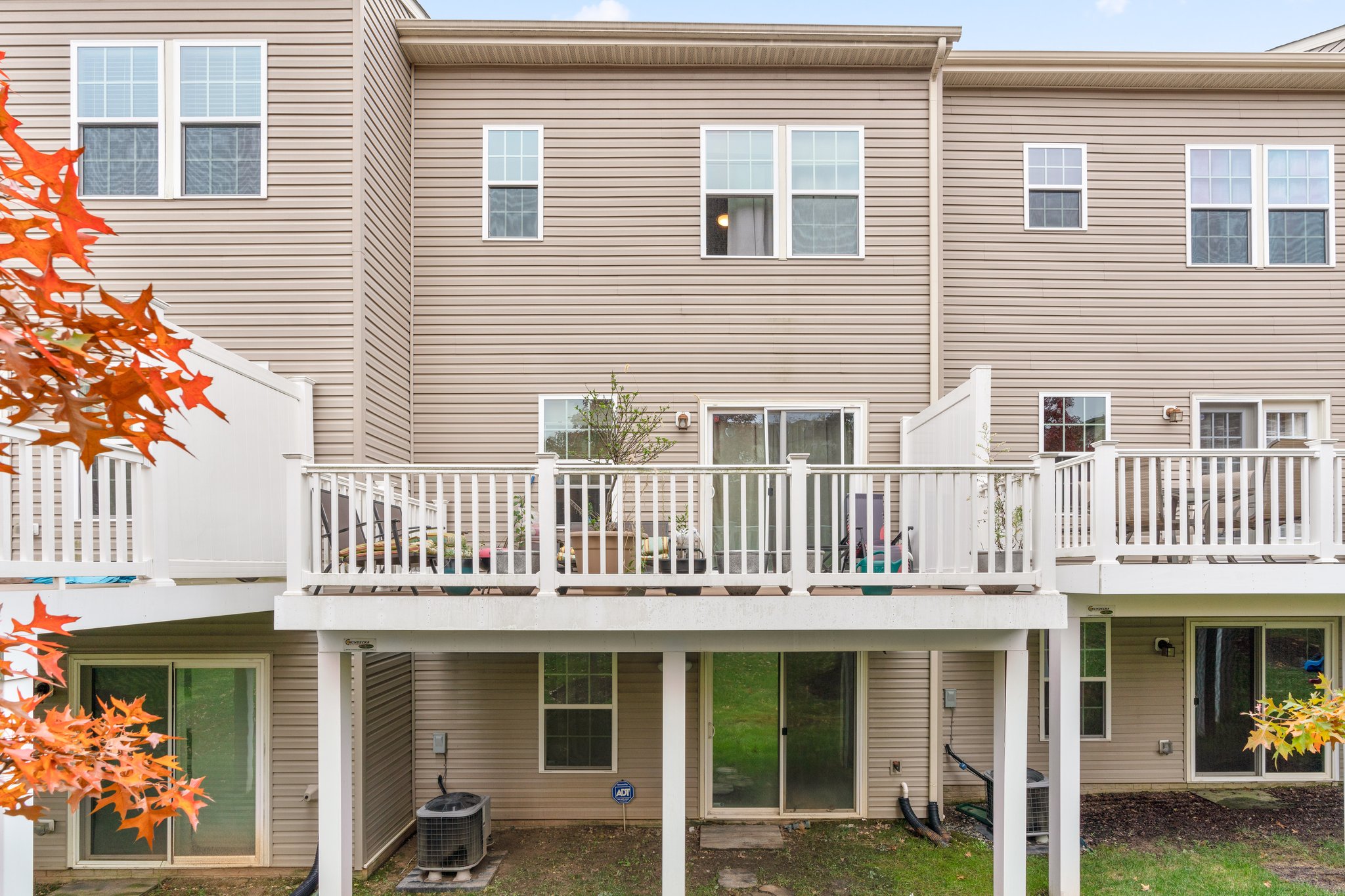 38. Back exterior.jpg