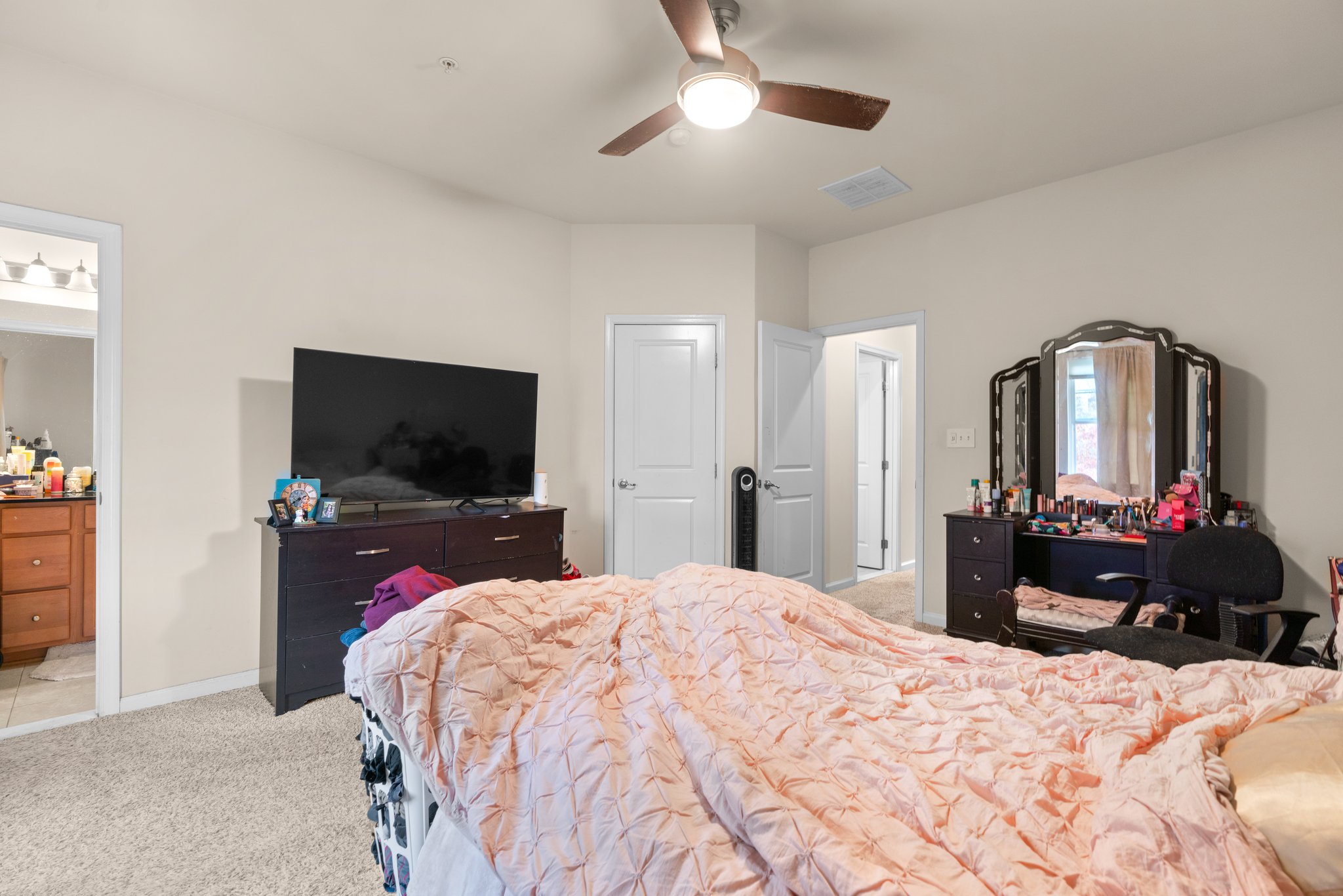 27. Upper bedroom.jpg