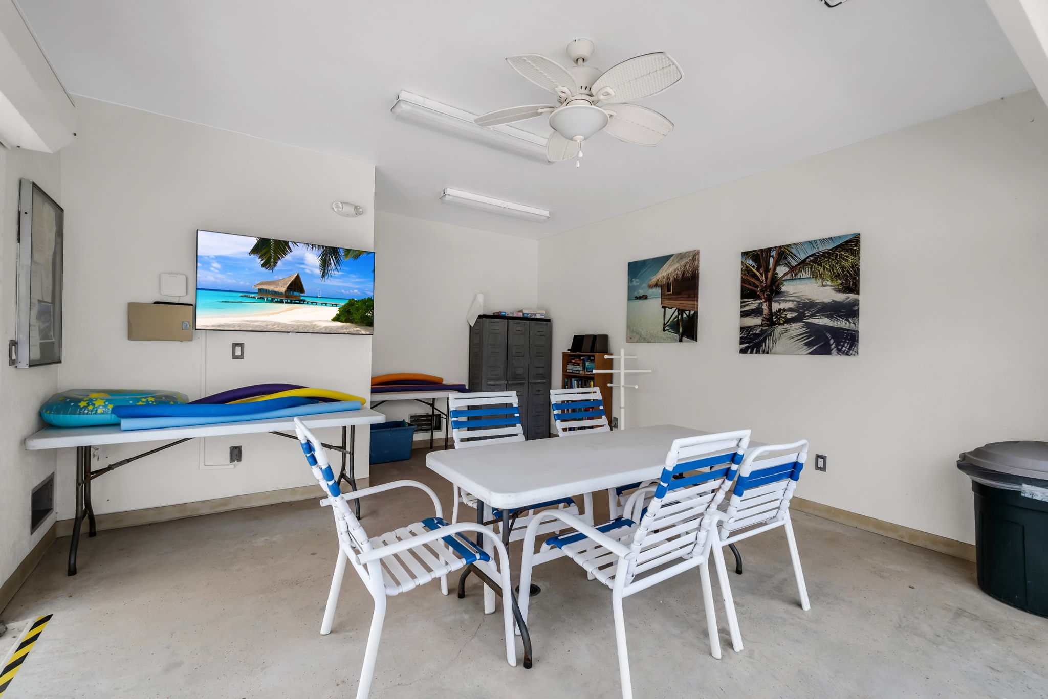 Pool Seating