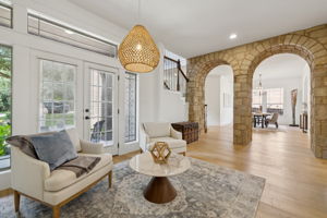 Sitting area / flex space off kitchen.