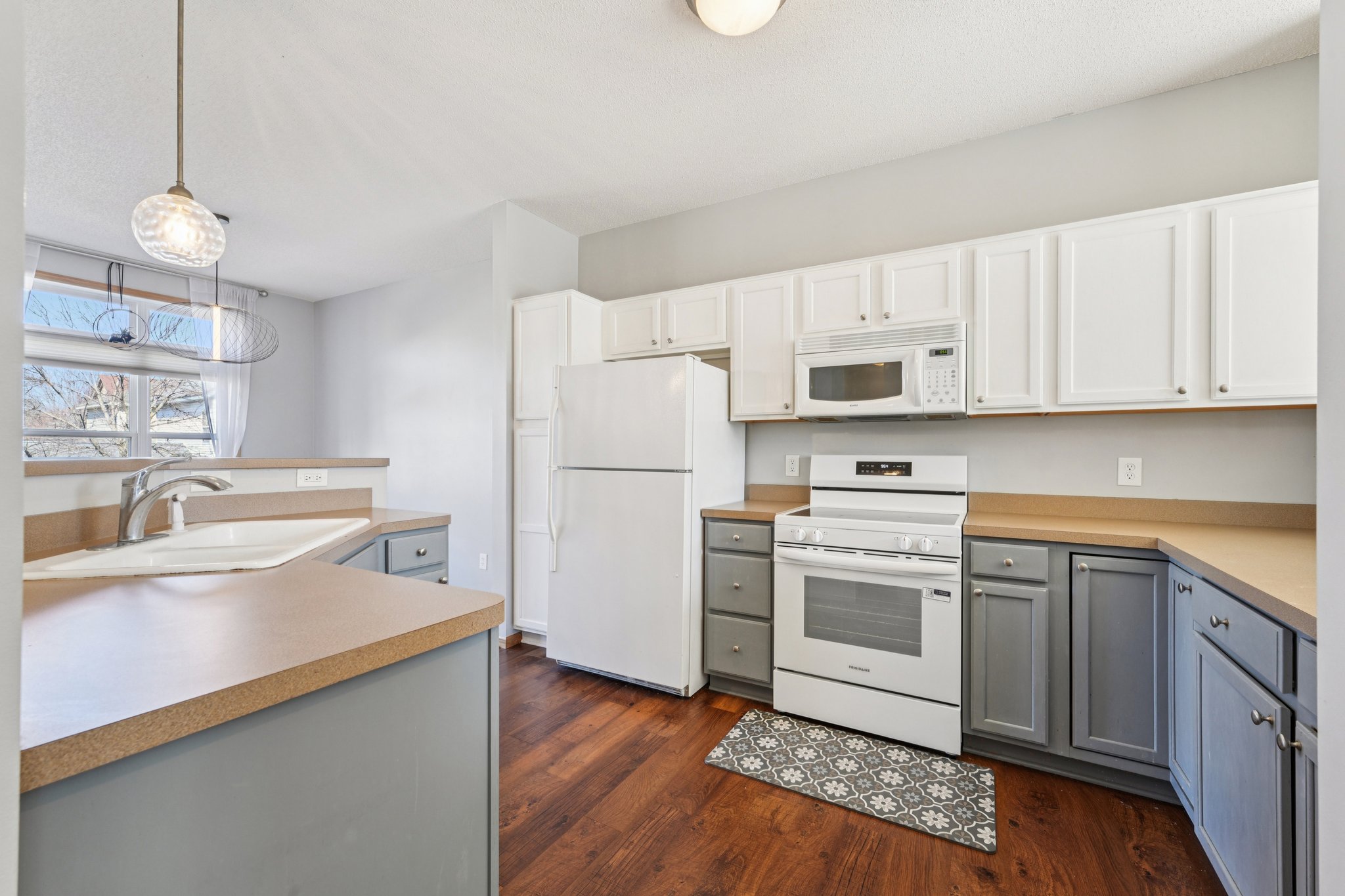 Zane Ave N-S1104-017.jpg