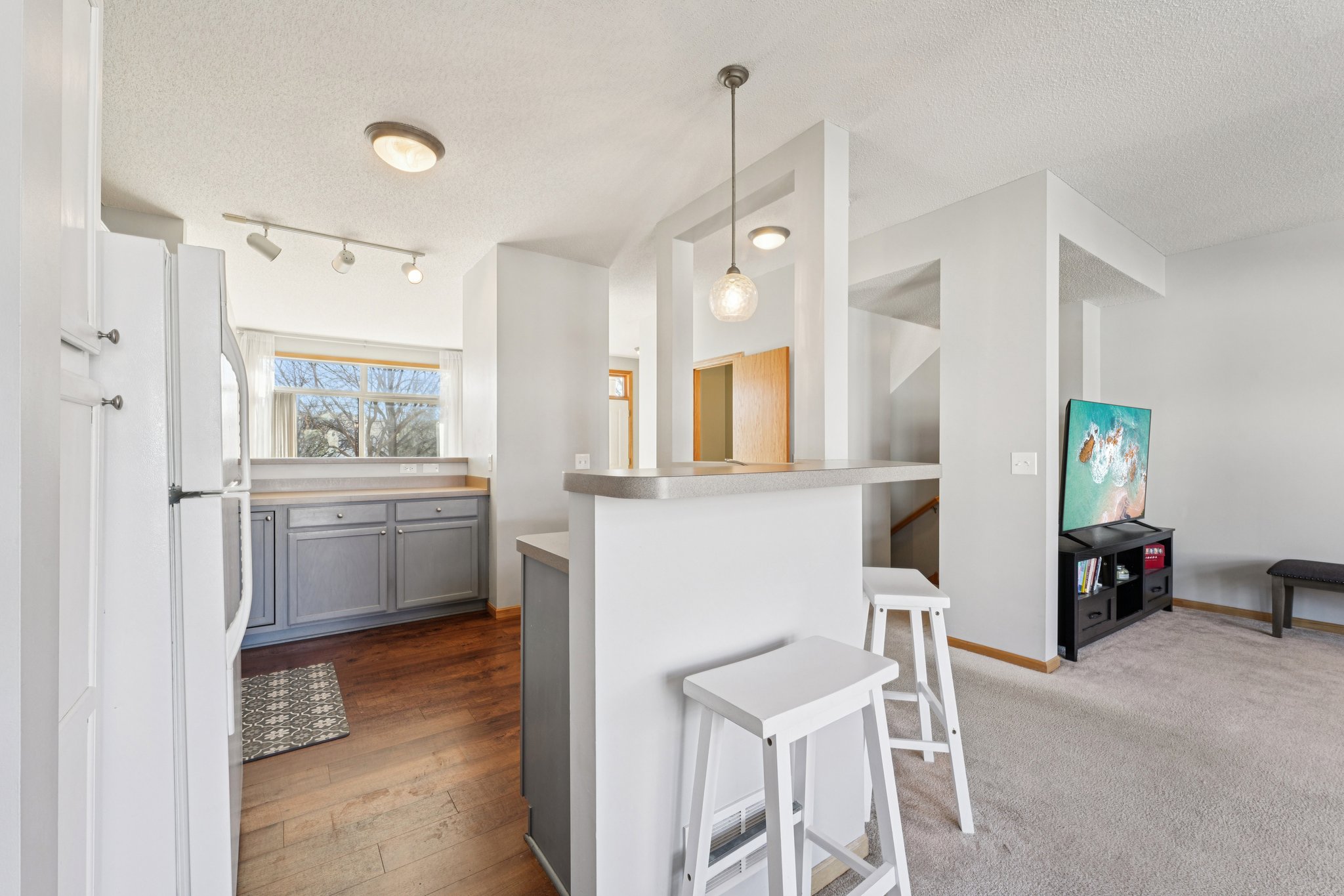 Zane Ave N-S1104-023.jpg