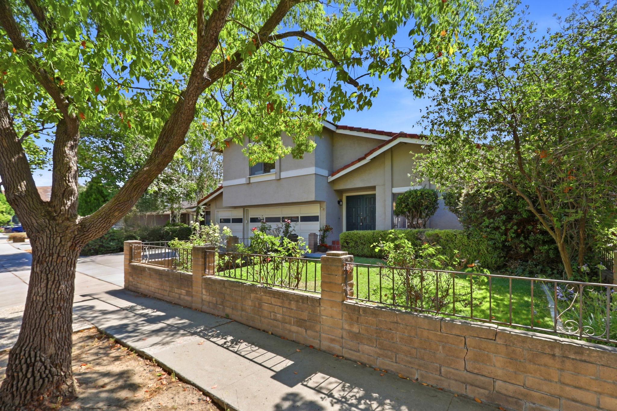 002_F8_7415 Phinney Way