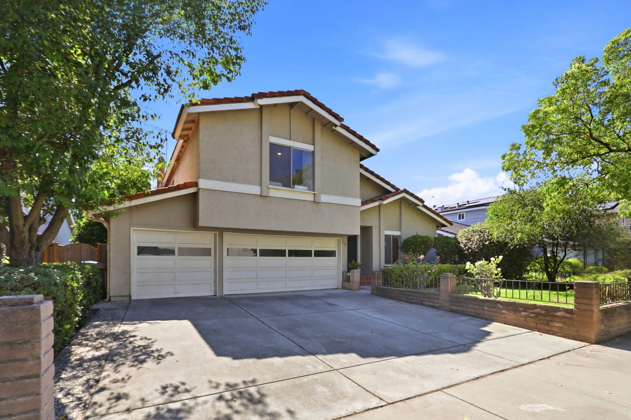 003_F8_7415 Phinney Way