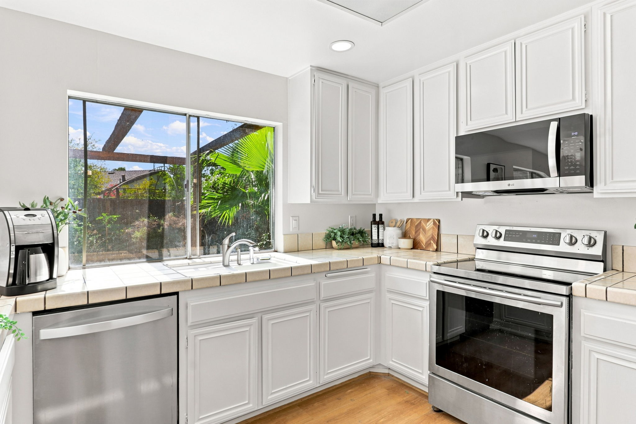 012_F8_7415 Phinney Way