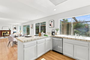 013_F8_7415 Phinney Way